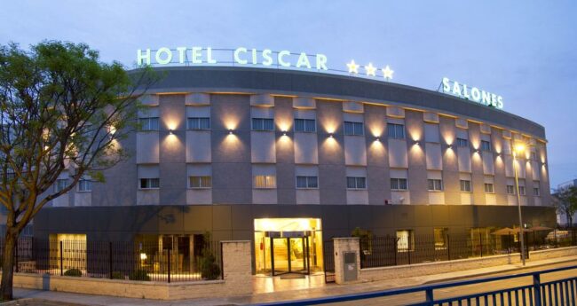 Fachada del hotel Ciscar adaptado en Valencia