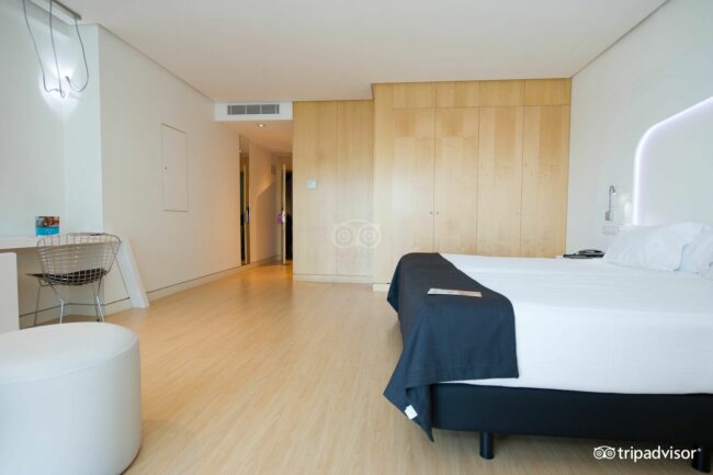 Hotel Ayre Oviedo vista habitación adaptada