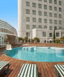 Piscina accesible del Sorolla hotel adaptado en Valencia